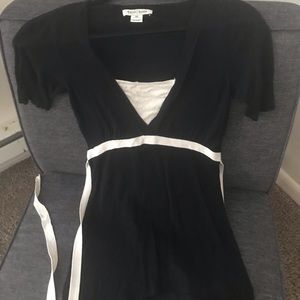 Cute black and white top.